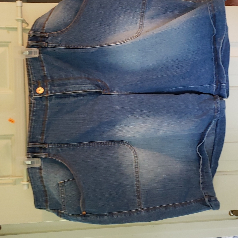 Gloria Vanderbilt short,s